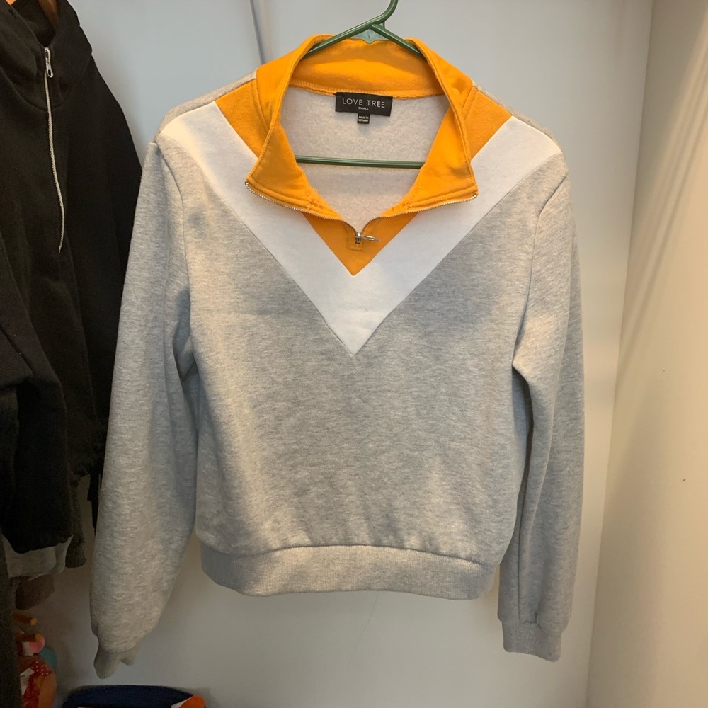 Women’s zipper up sweatshirt